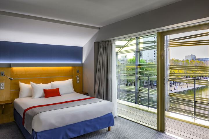 Room 6 of 120