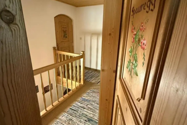 Room 12 of 19