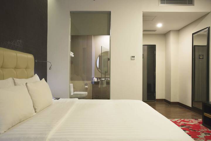 Room 9 of 32