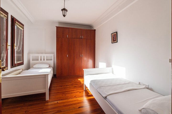 Room 33 of 80