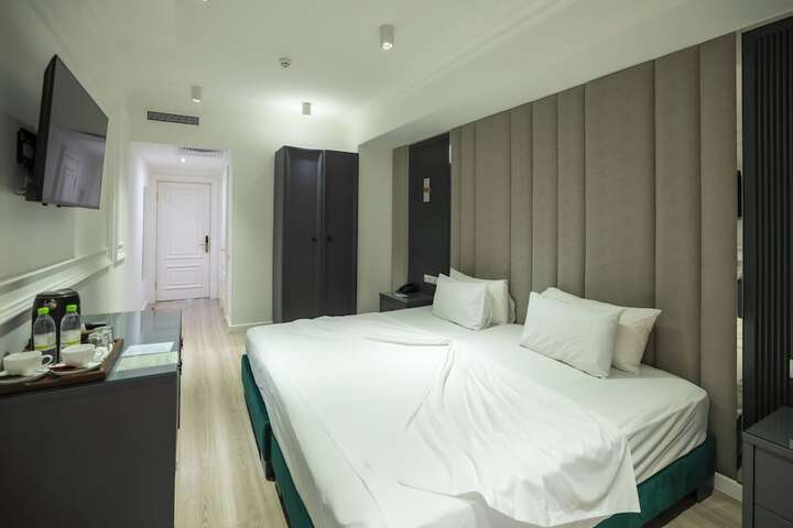 Room 15 of 37