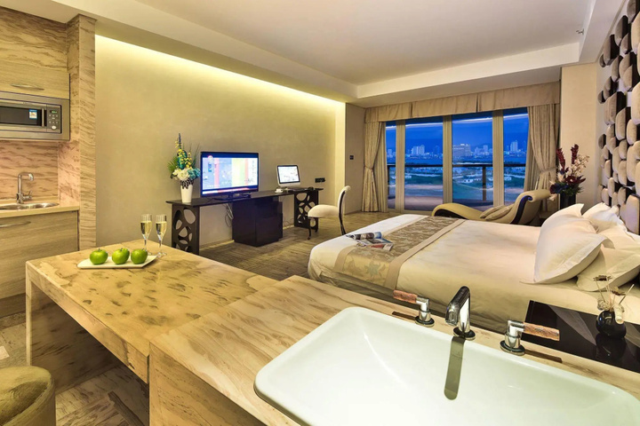 Room 3 of 9