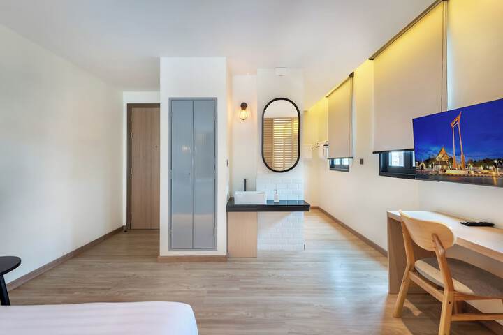 Room 53 of 90