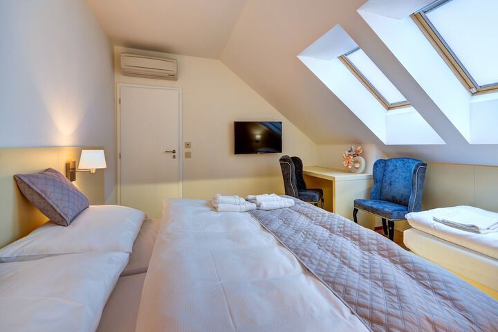 Room 3 of 25