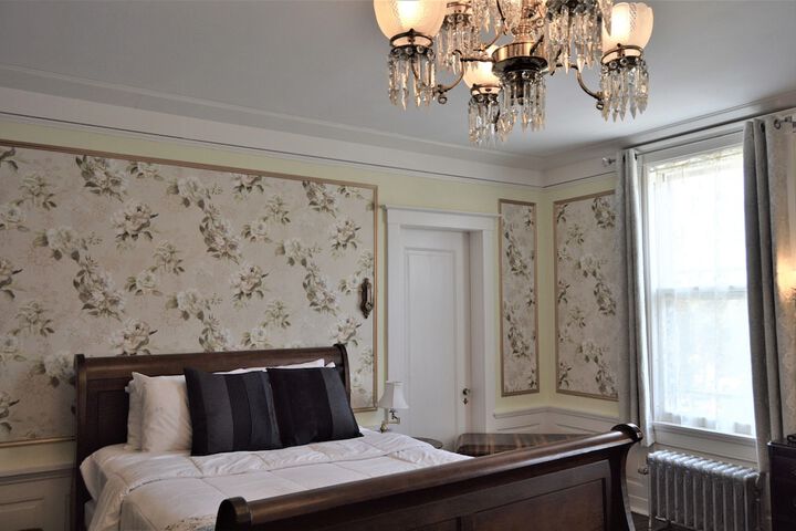 Room 8 of 35