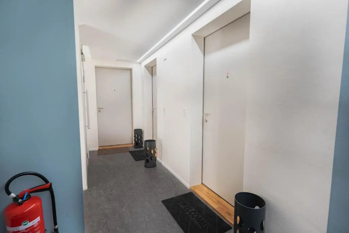 Room 10 of 19
