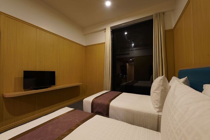 Room 10 of 64