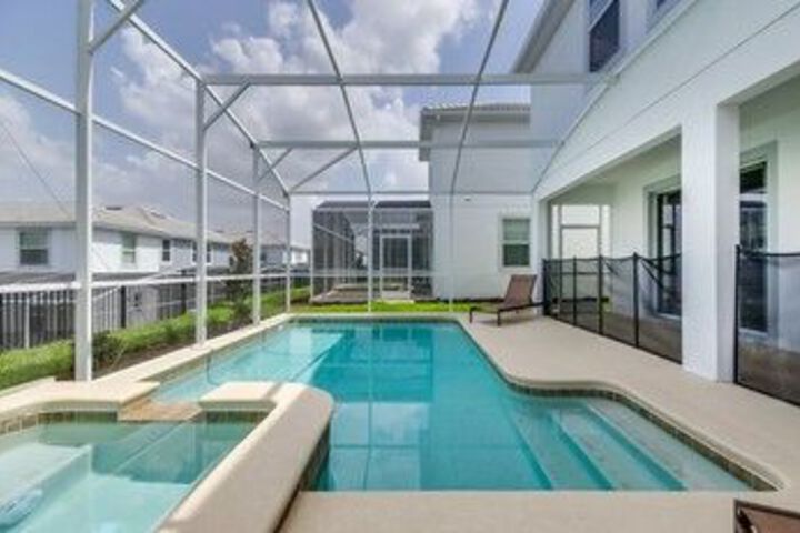 Pool 32 of 37