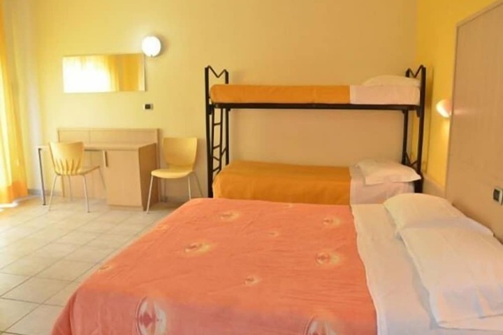 Room 4 of 15