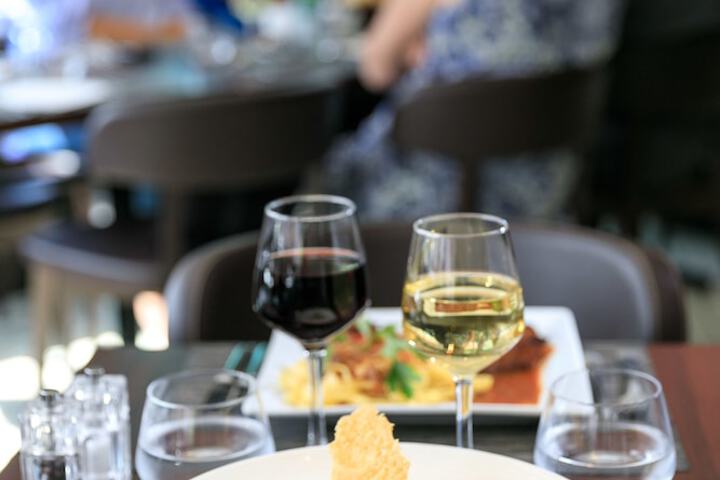 Dining 37 of 100