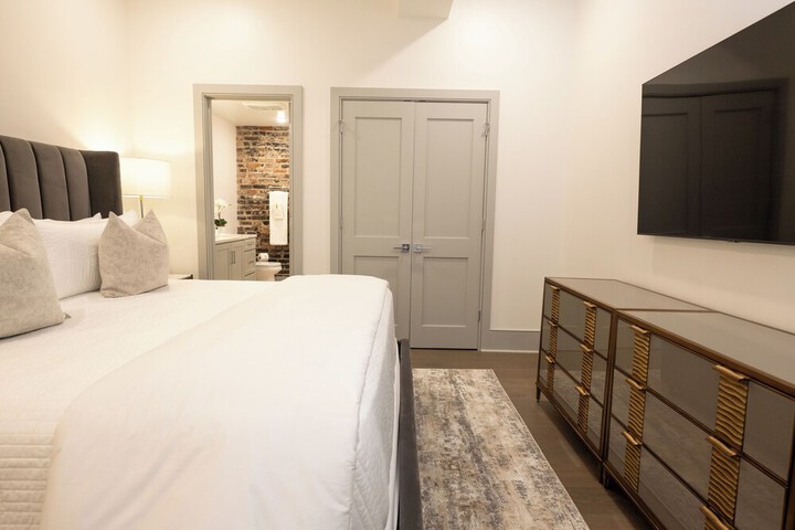 Room 115 of 371