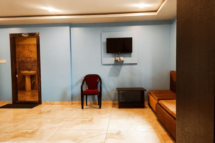 Room 13 of 32