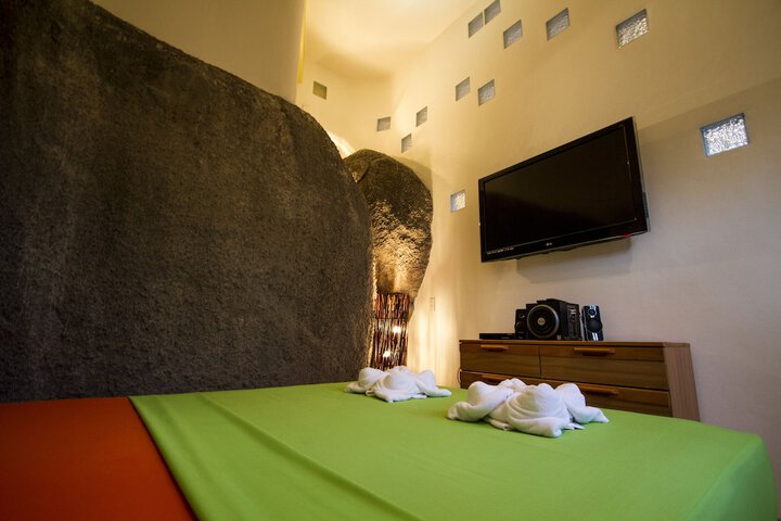 Room 13 of 80