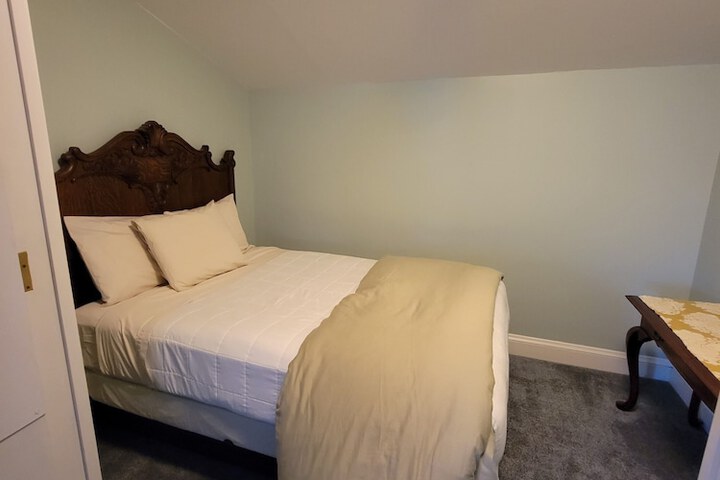 Room 102 of 206