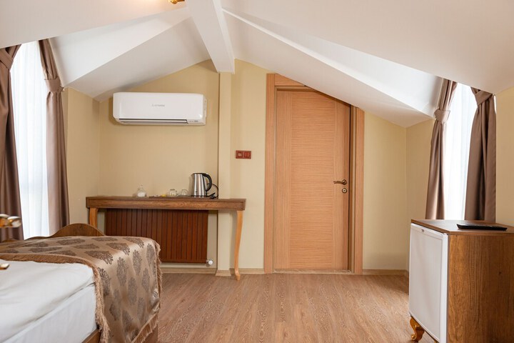 Room 21 of 35