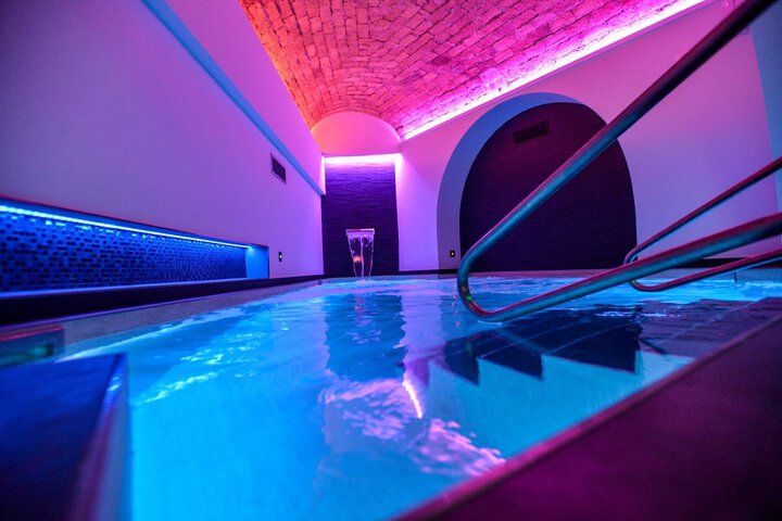 Pool 102 of 142
