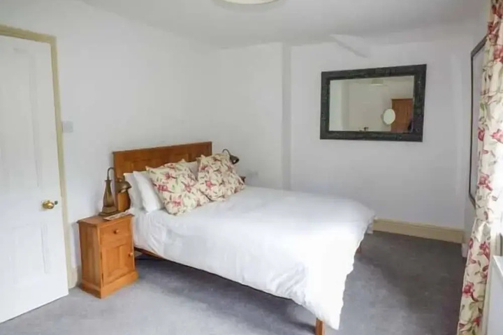 Room 5 of 12