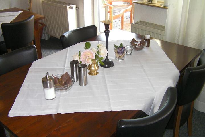 Dining 31 of 43