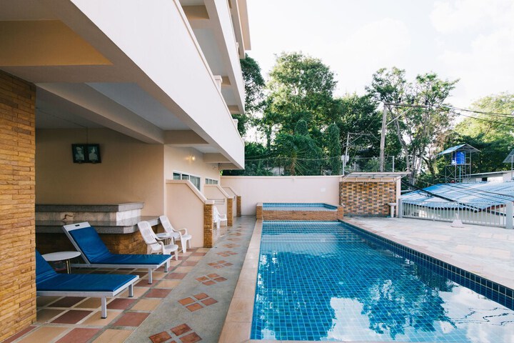 Pool 20 of 33