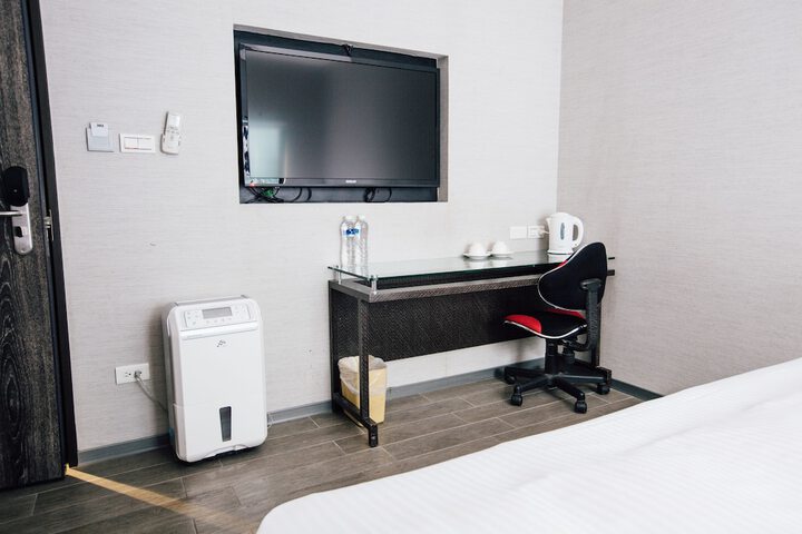 Room 4 of 36