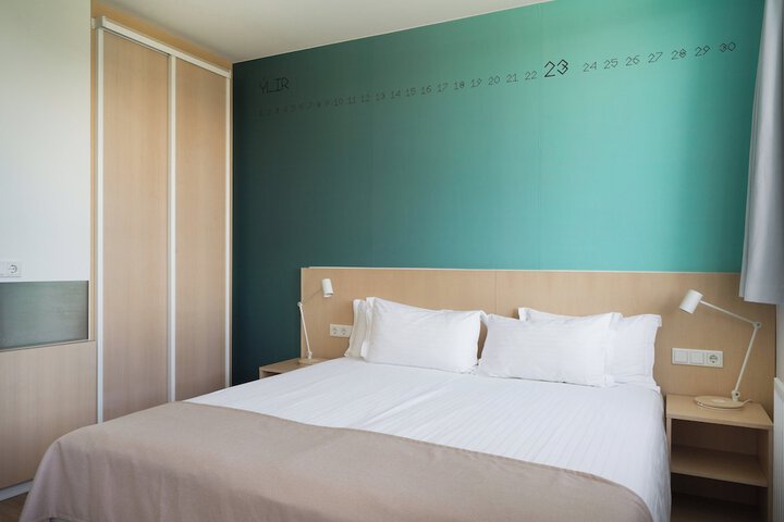 Room 33 of 61