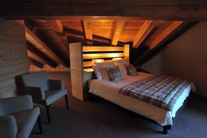 Room 4 of 34