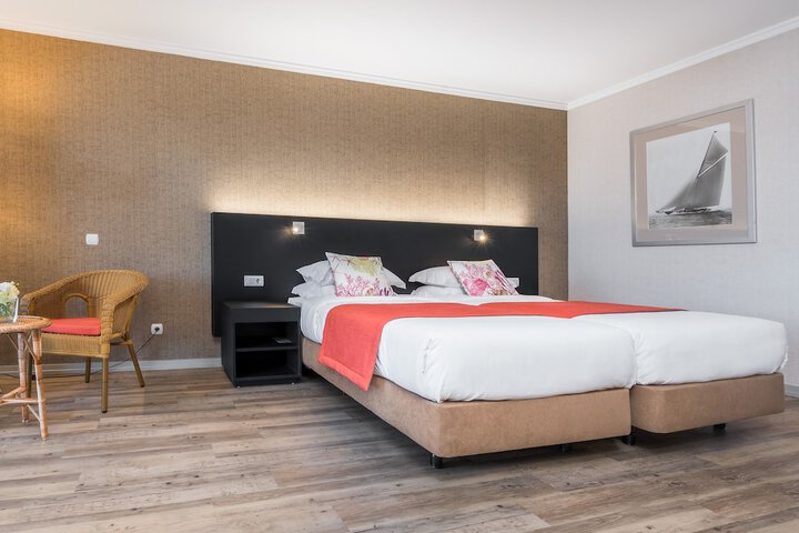 Room 9 of 54
