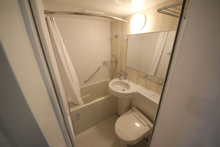 Room 11 of 28