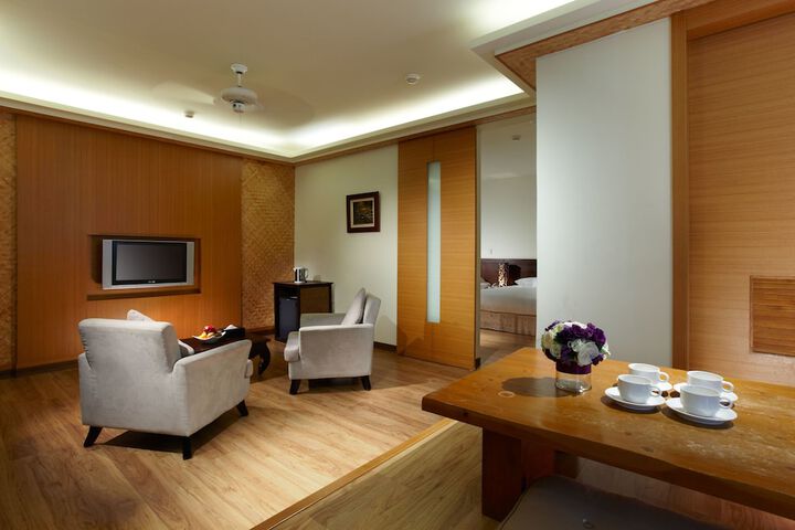 Room 3 of 108
