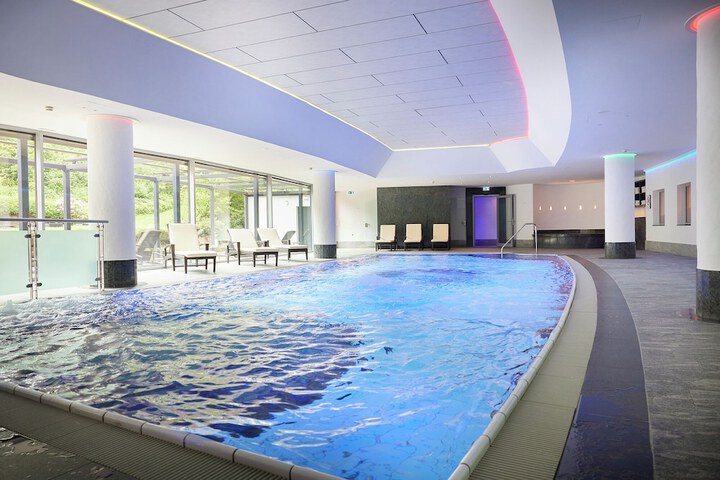 Pool 44 of 91