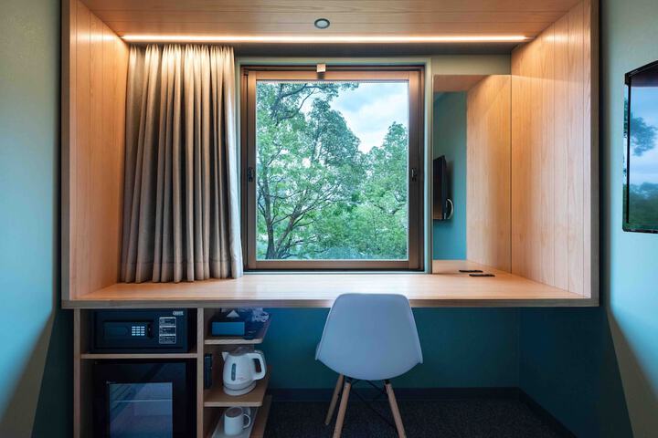 Room 28 of 79