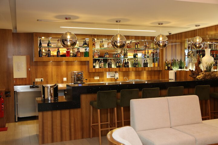 Lounge 41 of 73