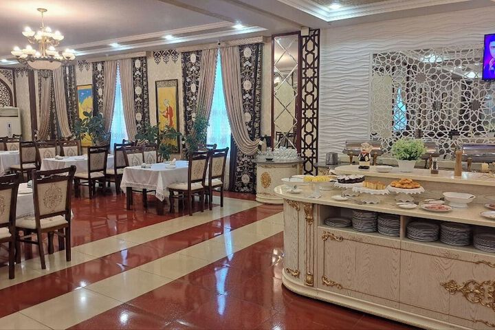 Dining 9 of 13