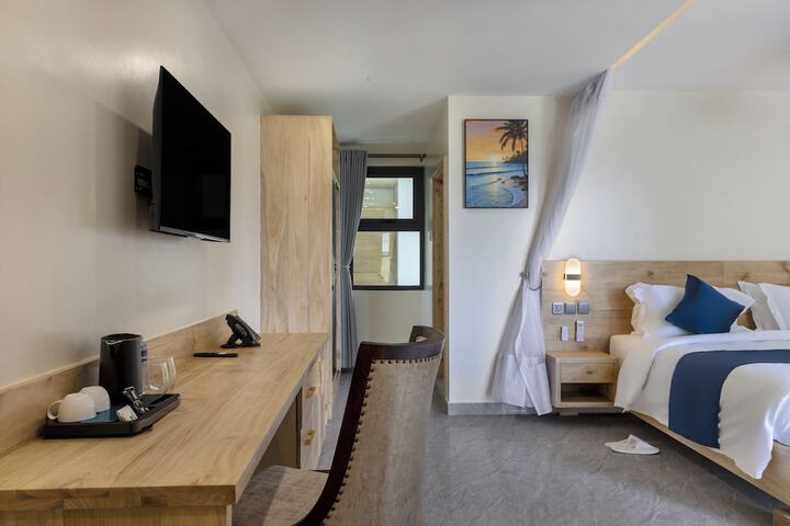 Room 6 of 25