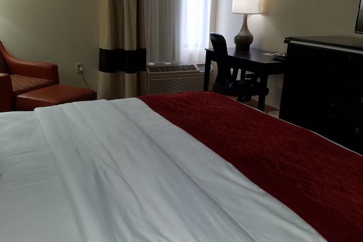 1 King Bed (12 of 16)
