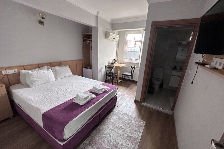 Room 16 of 30