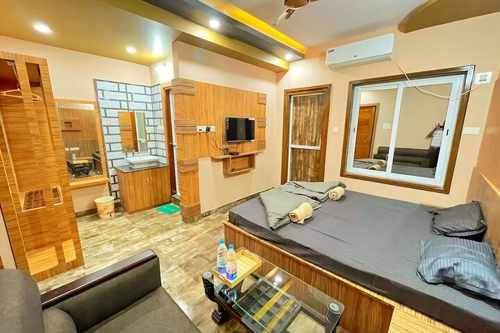 Room 4 of 12