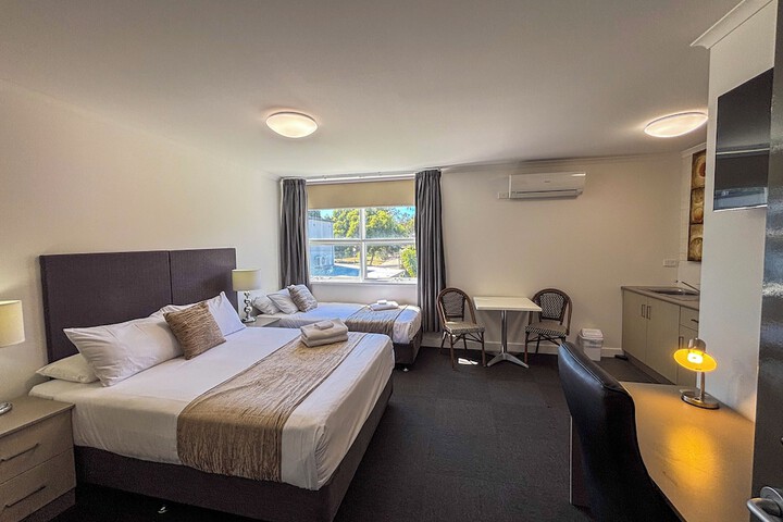 Room 32 of 60