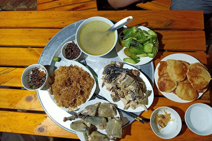 Dining 4 of 24