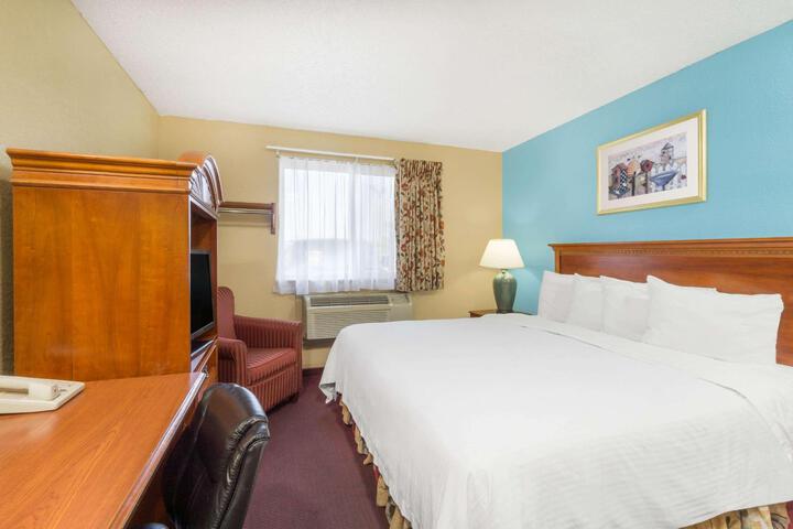2 Double Beds (3 of 7)