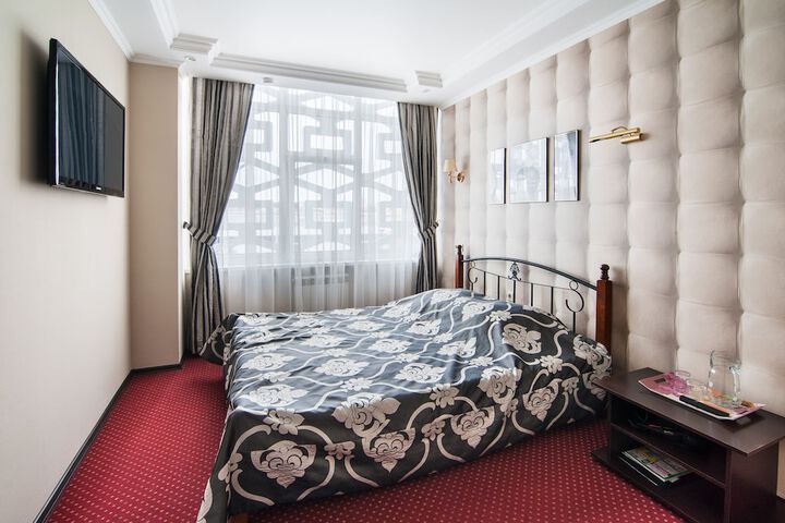 Room 10 of 32