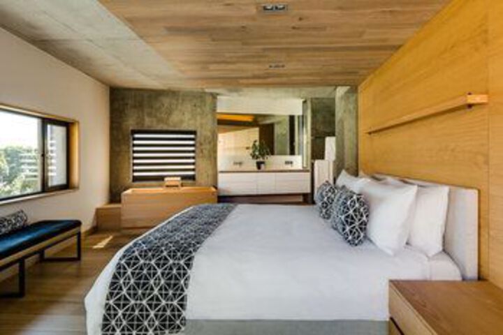 Room 9 of 28