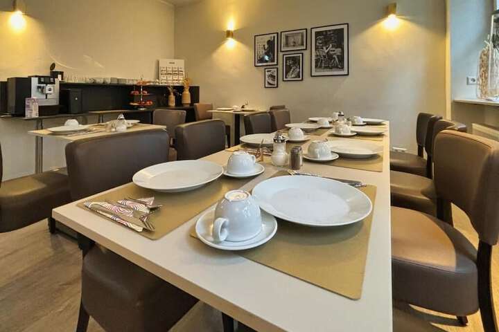 Dining 53 of 60