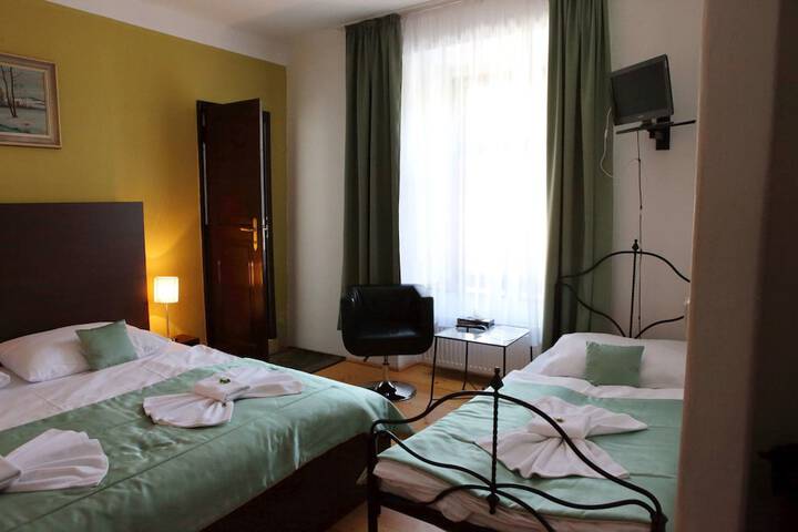 Room 17 of 74