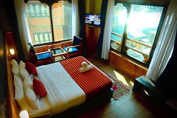 Room 5 of 16