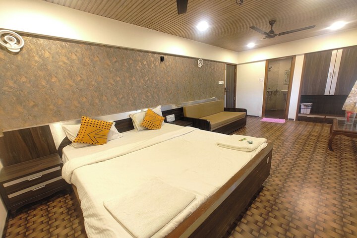 Room 8 of 35