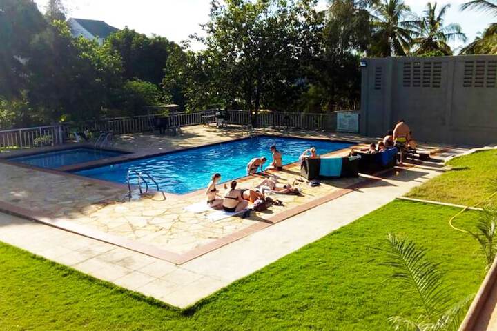 Pool 10 of 29