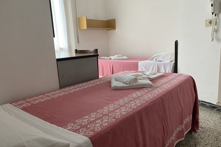 Room 6 of 108