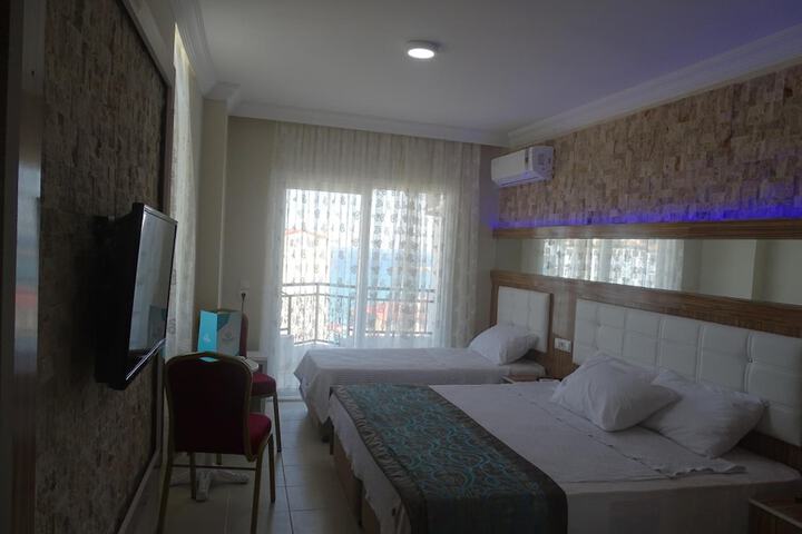 Room 9 of 32