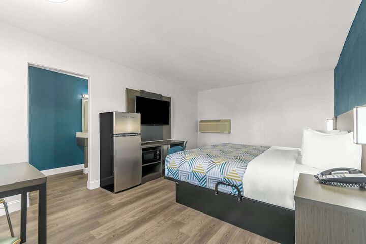 Room 16 of 26